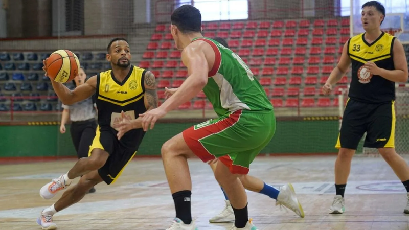 Artesanos Juantxo saskibaloi taldeak bikain hasi du liga