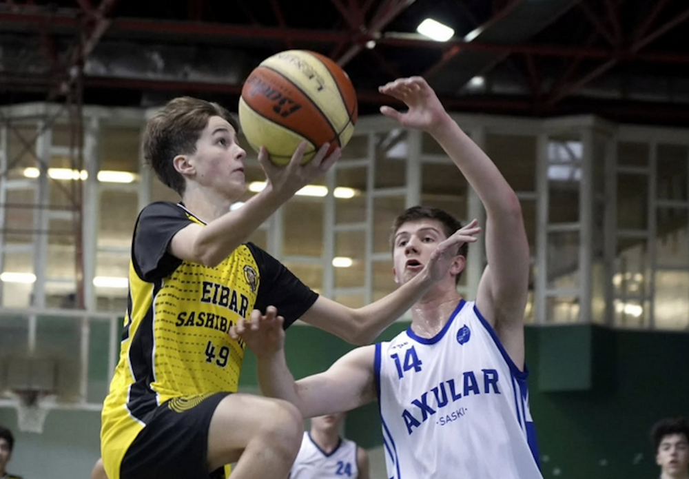 Artesanos Juantxo saskibaloi taldeak denboraldiko hirugarren garaipena lortu du