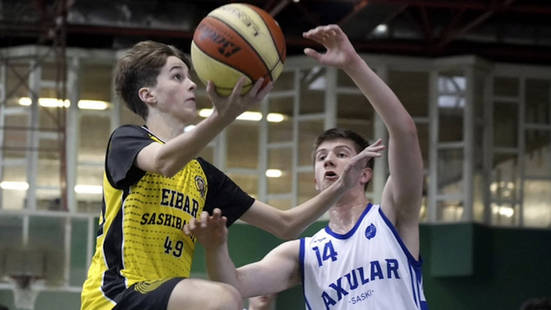 Artesanos Juantxo saskibaloi taldeak denboraldiko hirugarren garaipena lortu du