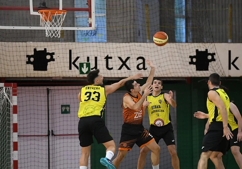 Artesanos Juantxo saskibaloi taldeak pauso bat atzera egin du mailari eusteko borrokan