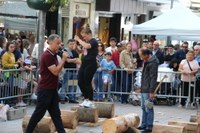 Artisau eta baserritarren azokak bete zuen zapatu goiza