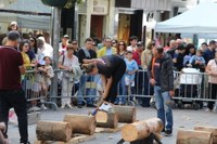 Artisau eta baserritarren azokak bete zuen zapatu goiza