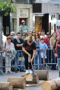 Artisau eta baserritarren azokak bete zuen zapatu goiza