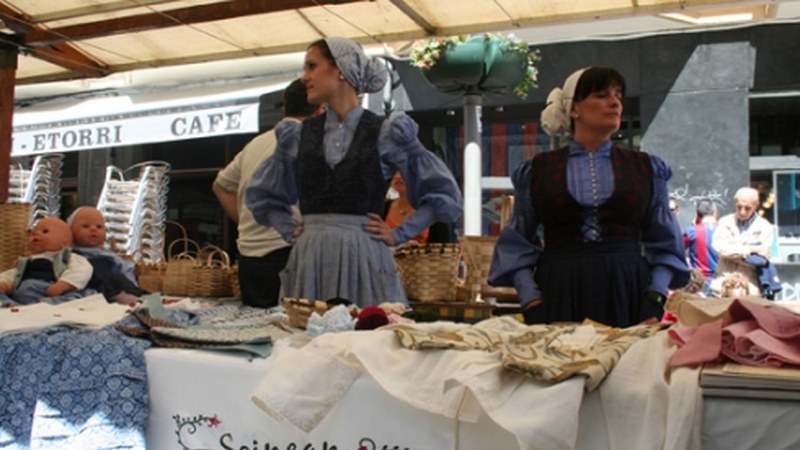 Artisau eta baserritarren azokarekin ekingo zaio Euskal Jaiko zapatuari