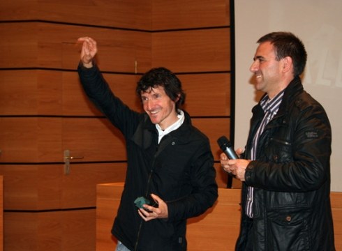 Asier Cuevasek udalaren errekonozimendua jaso du