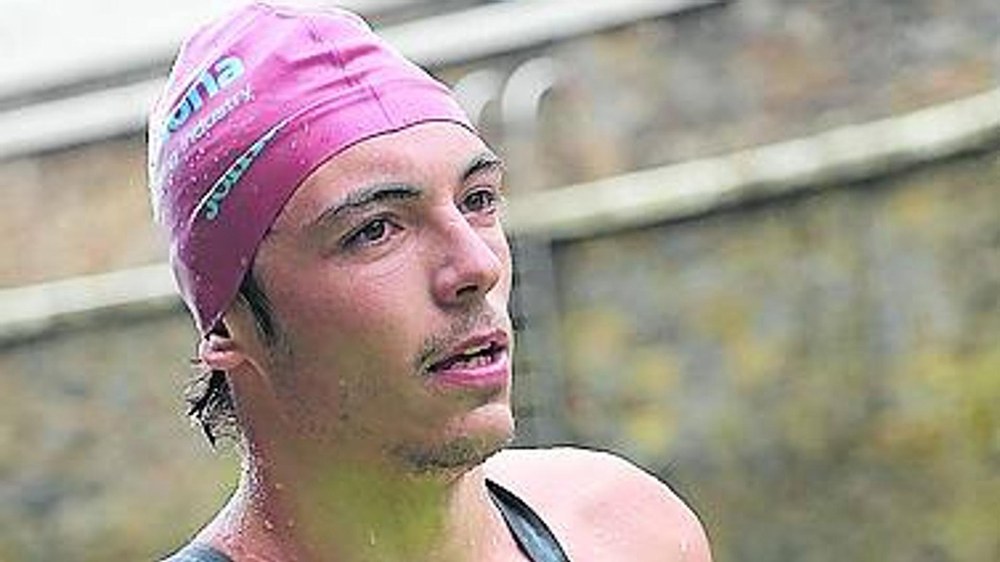 Asier Gomez igerilariak zeharkaldi bikaina egin zuen Zierbenan