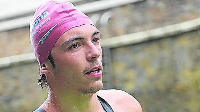 Asier Gomez igerilariak zeharkaldi bikaina egin zuen Zierbenan