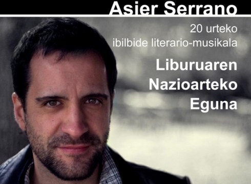 Asier Serrano, idazle eta musikua: "Literaturia paperetik aparte doian unibersua da"