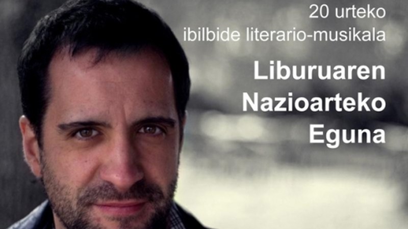 Asier Serrano, idazle eta musikua: "Literaturia paperetik aparte doian unibersua da"