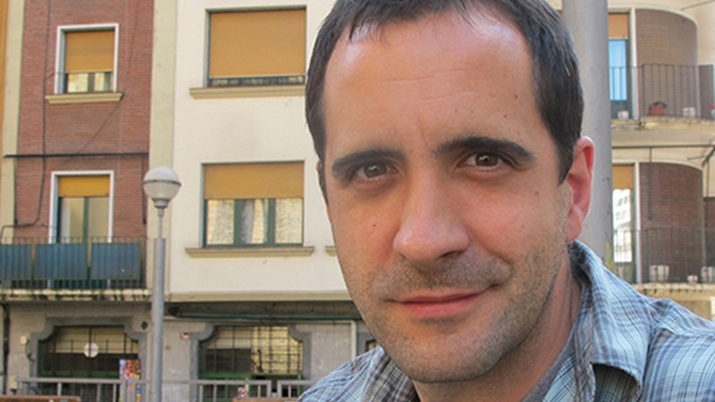 Asier Serranok irabazi du Espainiako 2016ko euskarazko poesia kritika saria