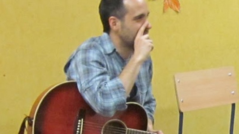 Asier Serranoren "Hoteleko kantu eta kontuak" gaur Karrikan