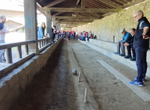 Asola Berriko bolariek Gipuzkoako hiru-txirlo txapelketa irabazteko aukera dute