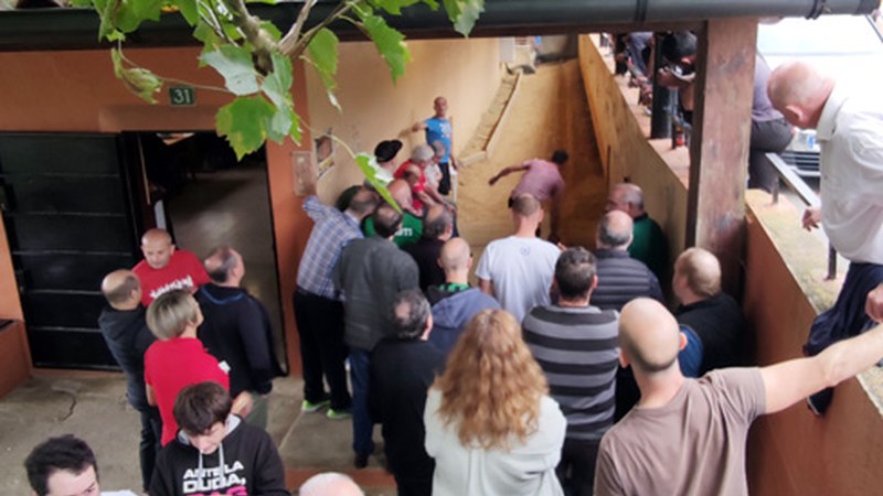 Asola Berriko Ganix Rodriguez nagusi etxean jokatutako hiru-txirlo tiraldian