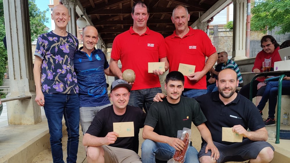 Asola Berriko hiru bolari Bergarako tiraldiaren sei onenen artean