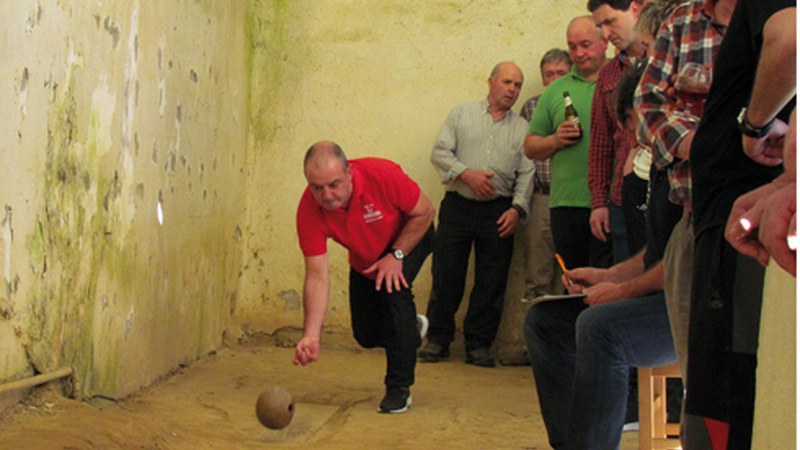 Asola Berrikoek indartsu ekin diote Euskal Herriko hiru-txirlo txapelketari