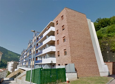 Asola-Igartzan salgai jarritako garajeak erosteko 41 eskabide onartu dituzte