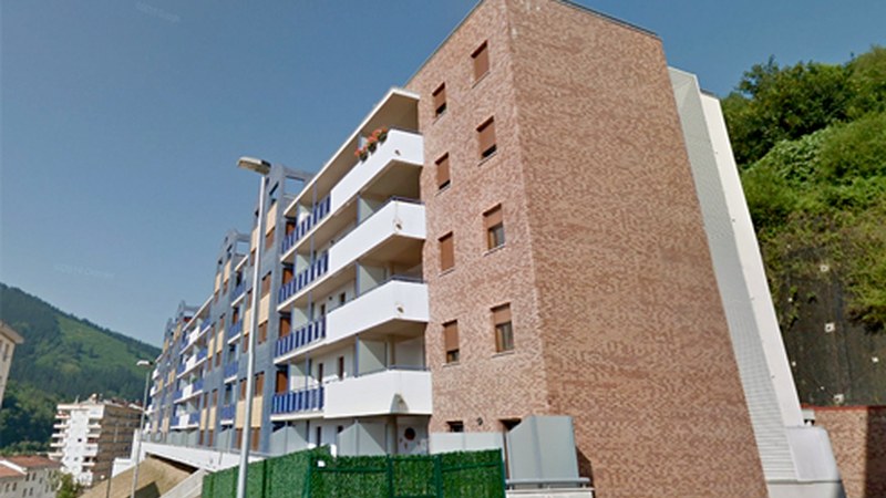 Asola-Igartzan salgai jarritako garajeak erosteko 41 eskabide onartu dituzte