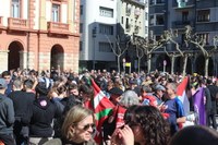 Aspaldiko manifestaziorik handiena egin da gaur eguerdian Eibarren