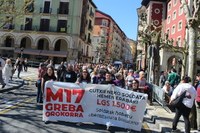 Aspaldiko manifestaziorik handiena egin da gaur eguerdian Eibarren