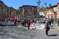 Aspaldiko manifestaziorik handiena egin da gaur eguerdian Eibarren