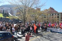 Aspaldiko manifestaziorik handiena egin da gaur eguerdian Eibarren