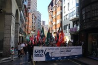 Aspaldiko manifestaziorik handiena egin da gaur eguerdian Eibarren