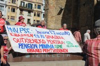 Aspaldiko manifestaziorik handiena egin da gaur eguerdian Eibarren