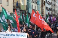 Aspaldiko manifestaziorik handiena egin da gaur eguerdian Eibarren