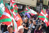 Aspaldiko manifestaziorik handiena egin da gaur eguerdian Eibarren