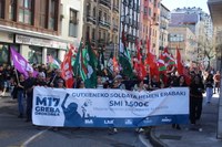 Aspaldiko manifestaziorik handiena egin da gaur eguerdian Eibarren