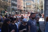 Aspaldiko manifestaziorik handiena egin da gaur eguerdian Eibarren