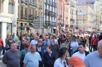 Aspaldiko manifestaziorik handiena egin da gaur eguerdian Eibarren