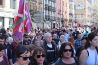 Aspaldiko manifestaziorik handiena egin da gaur eguerdian Eibarren