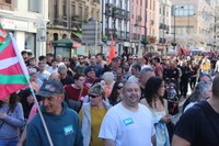 Aspaldiko manifestaziorik handiena egin da gaur eguerdian Eibarren