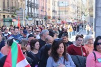 Aspaldiko manifestaziorik handiena egin da gaur eguerdian Eibarren