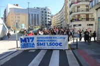 Aspaldiko manifestaziorik handiena egin da gaur eguerdian Eibarren