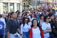 Aspaldiko manifestaziorik handiena egin da gaur eguerdian Eibarren