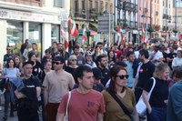 Aspaldiko manifestaziorik handiena egin da gaur eguerdian Eibarren