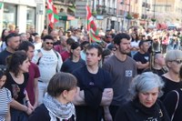 Aspaldiko manifestaziorik handiena egin da gaur eguerdian Eibarren