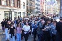 Aspaldiko manifestaziorik handiena egin da gaur eguerdian Eibarren