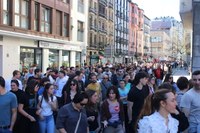 Aspaldiko manifestaziorik handiena egin da gaur eguerdian Eibarren