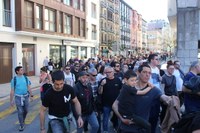 Aspaldiko manifestaziorik handiena egin da gaur eguerdian Eibarren