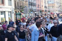 Aspaldiko manifestaziorik handiena egin da gaur eguerdian Eibarren