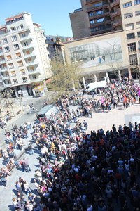Aspaldiko manifestaziorik handiena egin da gaur eguerdian Eibarren