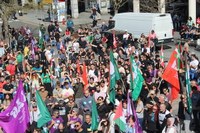 Aspaldiko manifestaziorik handiena egin da gaur eguerdian Eibarren