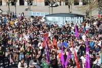 Aspaldiko manifestaziorik handiena egin da gaur eguerdian Eibarren