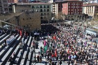 Aspaldiko manifestaziorik handiena egin da gaur eguerdian Eibarren