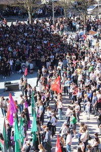 Aspaldiko manifestaziorik handiena egin da gaur eguerdian Eibarren