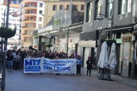 Aspaldiko manifestaziorik handiena egin da gaur eguerdian Eibarren