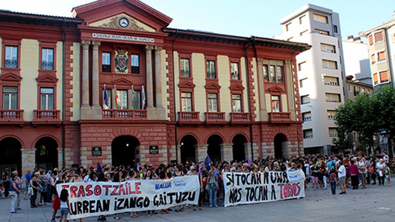 Aspaldiko martxarik jendetsuena egin zen martitzenean indarkeria matxistaren kontra